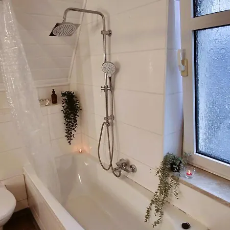 Nigella Direkt Am Hauptbahnhof Fuer 6 Personen Mit Kostenfreiem Parkplatz Voll Ausgestatteter Kueche Elite Standard * Celle