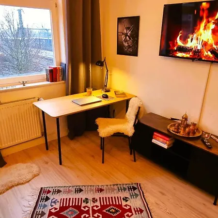 Nigella Direkt Am Hauptbahnhof Fuer 6 Personen Mit Kostenfreiem Parkplatz Voll Ausgestatteter Kueche Elite Standard Apartman