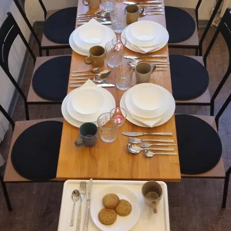 Nigella Direkt Am Hauptbahnhof Fuer 6 Personen Mit Kostenfreiem Parkplatz Voll Ausgestatteter Kueche Elite Standard Apartman *