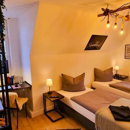 Apartament Nigella Direkt Am Hauptbahnhof Fuer 6 Personen Mit Kostenfreiem Parkplatz Voll Ausgestatteter Kueche Elite Standard Celle