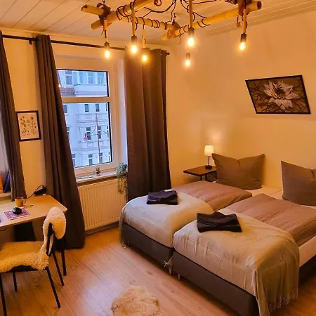 Nigella Direkt Am Hauptbahnhof Fuer 6 Personen Mit Kostenfreiem Parkplatz Voll Ausgestatteter Kueche Elite Standard * Celle