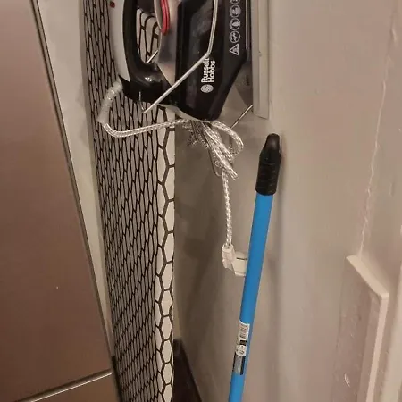 Nigella Direkt Am Hauptbahnhof Fuer 6 Personen Mit Kostenfreiem Parkplatz Voll Ausgestatteter Kueche Elite Standard Apartman