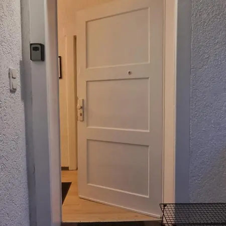 Nigella Direkt Am Hauptbahnhof Fuer 6 Personen Mit Kostenfreiem Parkplatz Voll Ausgestatteter Kueche Elite Standard Apartman *