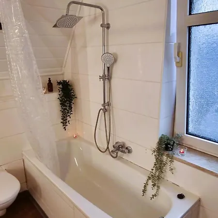 Nigella Direkt Am Hauptbahnhof Fuer 6 Personen Mit Kostenfreiem Parkplatz Voll Ausgestatteter Kueche Elite Standard *