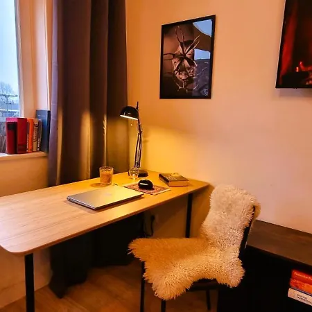 Nigella Direkt Am Hauptbahnhof Fuer 6 Personen Mit Kostenfreiem Parkplatz Voll Ausgestatteter Kueche Elite Standard Apartament Celle