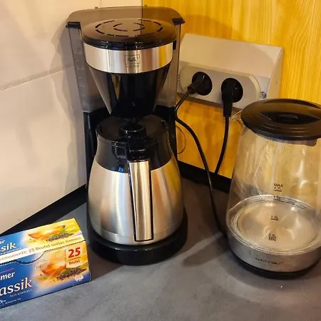 Nigella Direkt Am Hauptbahnhof Fuer 6 Personen Mit Kostenfreiem Parkplatz Voll Ausgestatteter Kueche Elite Standard Apartman *