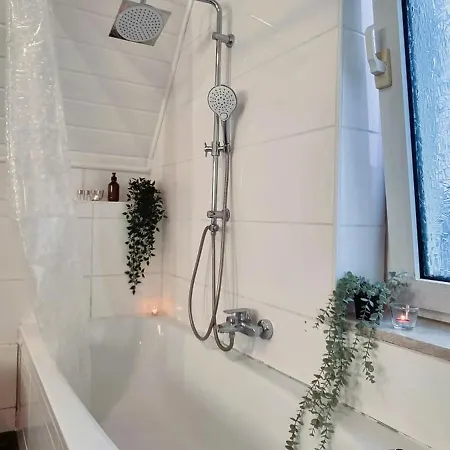 Nigella Direkt Am Hauptbahnhof Fuer 6 Personen Mit Kostenfreiem Parkplatz Voll Ausgestatteter Kueche Elite Standard * Celle