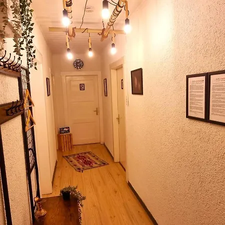 Apartament Nigella Direkt Am Hauptbahnhof Fuer 6 Personen Mit Kostenfreiem Parkplatz Voll Ausgestatteter Kueche Elite Standard