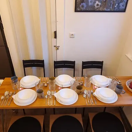 Nigella Direkt Am Hauptbahnhof Fuer 6 Personen Mit Kostenfreiem Parkplatz Voll Ausgestatteter Kueche Elite Standard Apartman