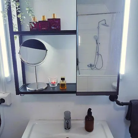 Nigella Direkt Am Hauptbahnhof Fuer 6 Personen Mit Kostenfreiem Parkplatz Voll Ausgestatteter Kueche Elite Standard * Celle