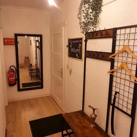 Nigella Direkt Am Hauptbahnhof Fuer 6 Personen Mit Kostenfreiem Parkplatz Voll Ausgestatteter Kueche Elite Standard Apartament