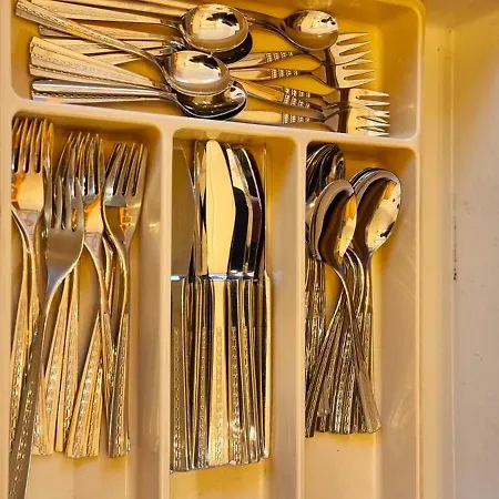 Nigella Direkt Am Hauptbahnhof Fuer 6 Personen Mit Kostenfreiem Parkplatz Voll Ausgestatteter Kueche Elite Standard