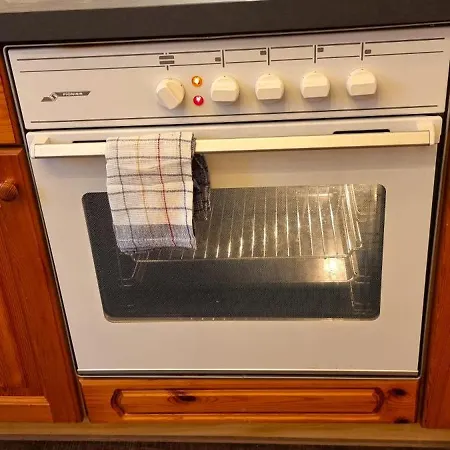 Nigella Direkt Am Hauptbahnhof Fuer 6 Personen Mit Kostenfreiem Parkplatz Voll Ausgestatteter Kueche Elite Standard Apartman *