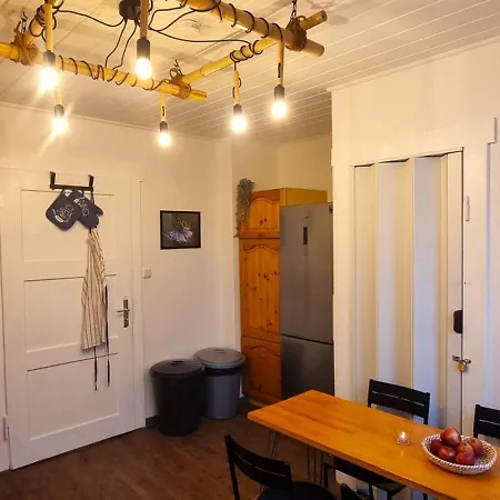 Apartment Nigella Direkt Am Hauptbahnhof Fur 6 Personen Mit Kostenfreiem Parkplatz Voll Ausgestatteter Kuche Elite Standard Celle