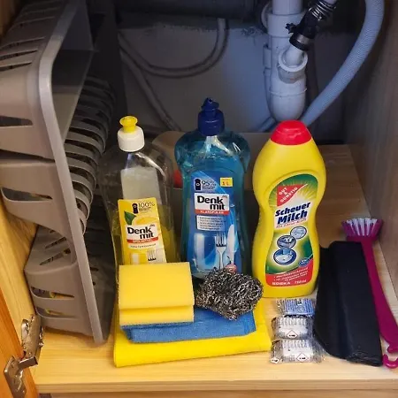 Nigella Direkt Am Hauptbahnhof Fuer 6 Personen Mit Kostenfreiem Parkplatz Voll Ausgestatteter Kueche Elite Standard Apartman Celle